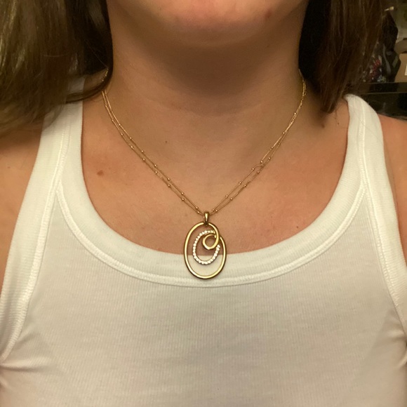 Gold Pendant Necklace - Picture 5 of 5